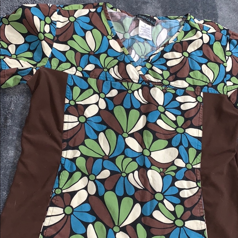 Small scrub top